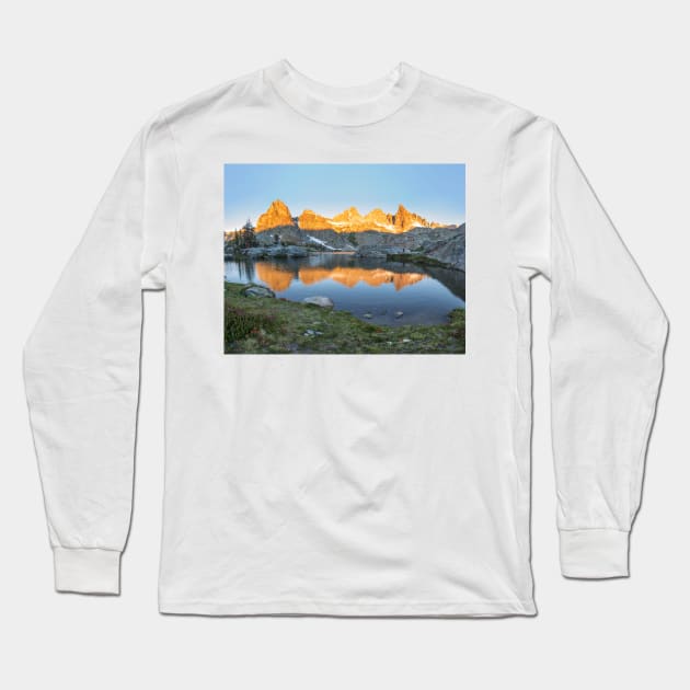 Minaret Lake in the morning Long Sleeve T-Shirt by va103